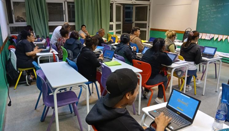 MAS TECNOLOGIA CENS Y ADULTOS 2000